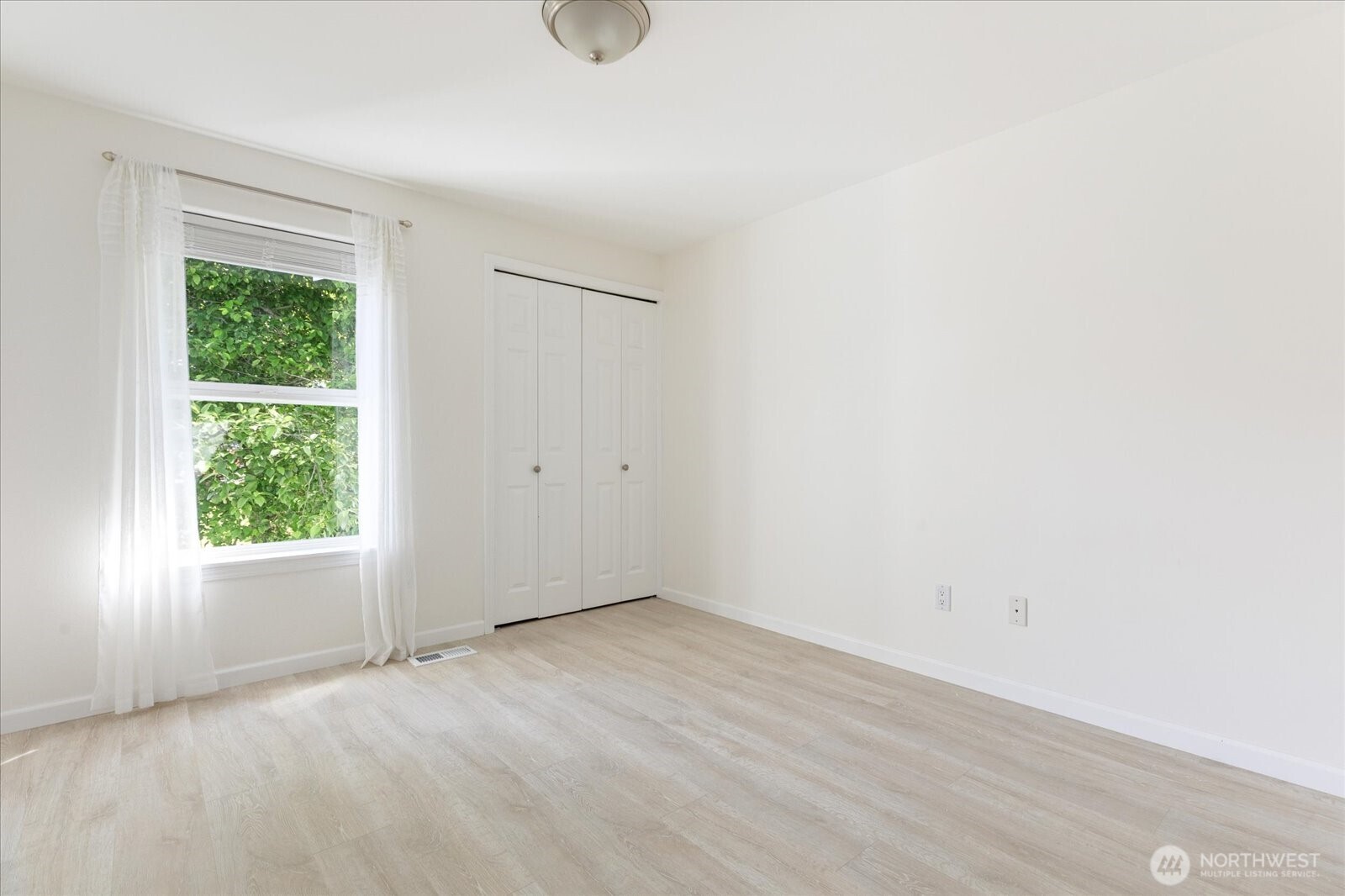 2369 West Beach Road Oak Harbor, WA 98277 - Photo 27 of 40 Gallery Image 27