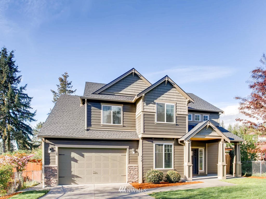 418 South 37th Street Renton, WA 98055 - Photo 2 of 24 a front view of a house with garden