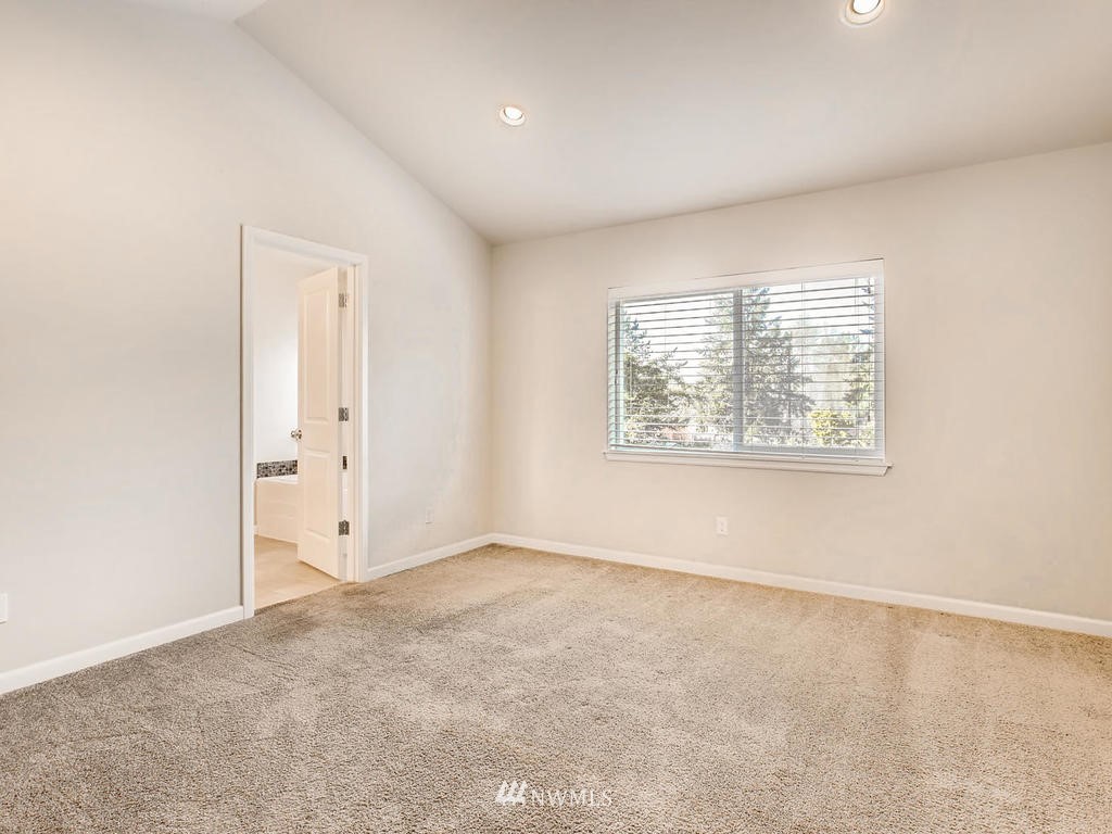 418 South 37th Street Renton, WA 98055 - Photo 15 of 24 an empty room with a window