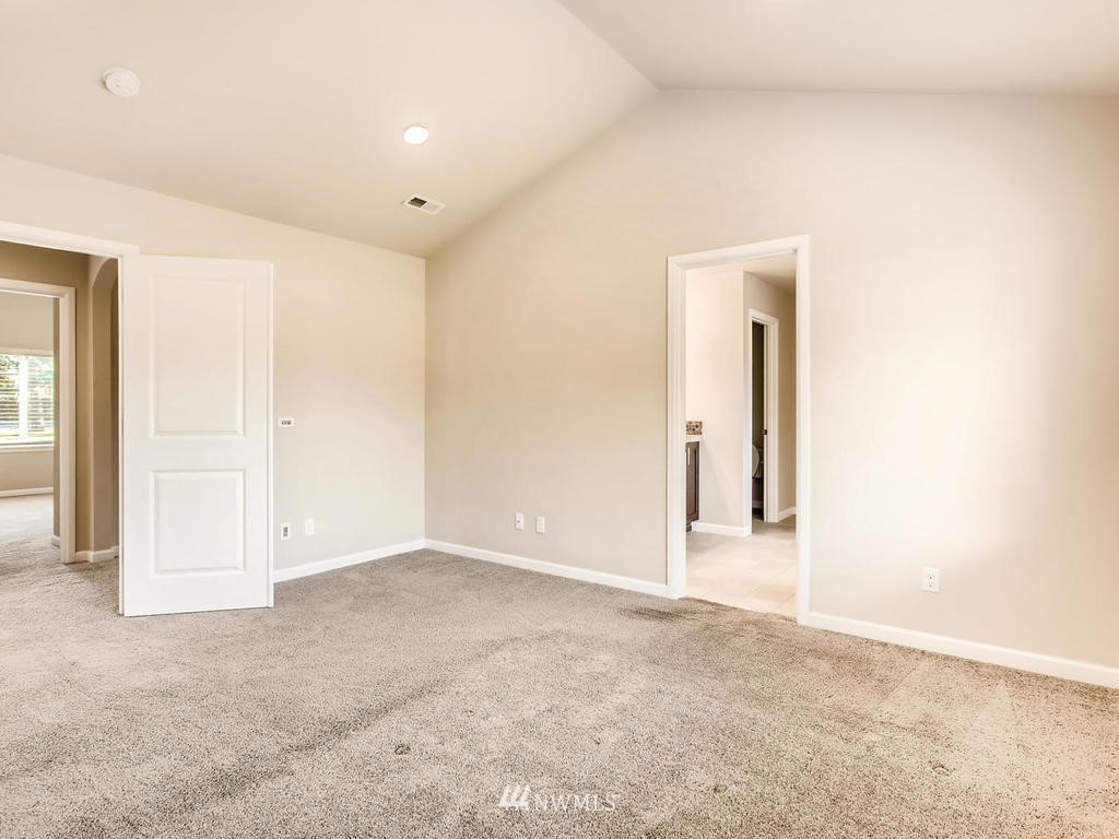 418 South 37th Street Renton, WA 98055 - Photo 16 of 24 an empty room with an entryway