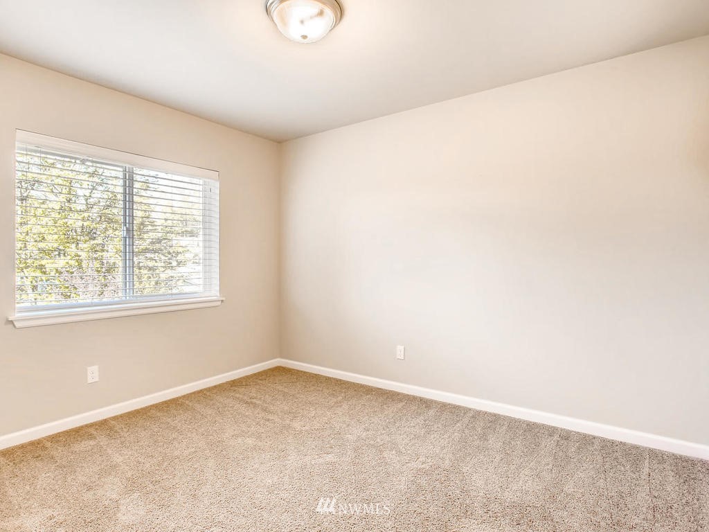 418 South 37th Street Renton, WA 98055 - Photo 18 of 24 an empty room with a window