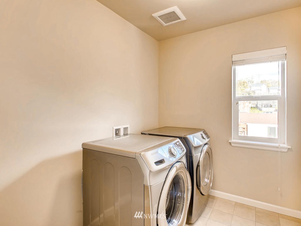 418 South 37th Street Renton, WA 98055 - Photo 22 of 24 a utility room with dryer and washer