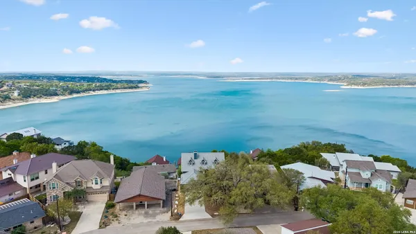 $679,900 | 382 Kings Crown, Canyon Lake, TX 78133