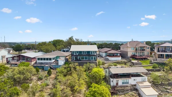$679,900 | 382 Kings Crown, Canyon Lake, TX 78133