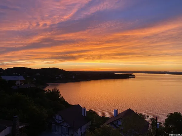 $679,900 | 382 Kings Crown, Canyon Lake, TX 78133