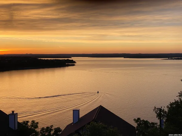 $679,900 | 382 Kings Crown, Canyon Lake, TX 78133