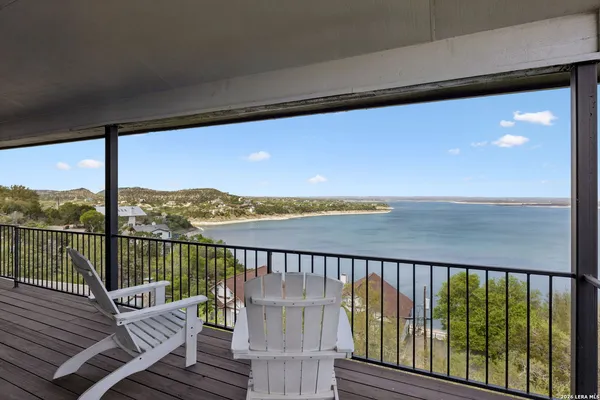 $679,900 | 382 Kings Crown, Canyon Lake, TX 78133