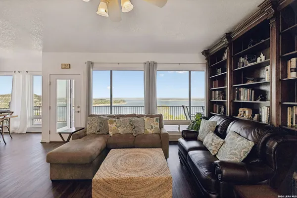 $679,900 | 382 Kings Crown, Canyon Lake, TX 78133