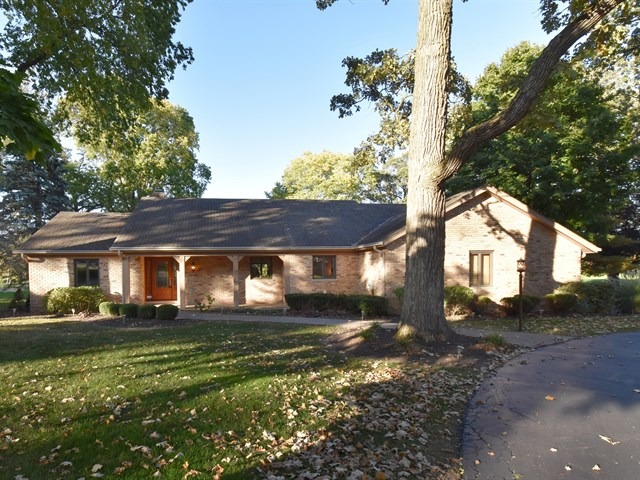 575 Aberdeen Road Frankfort, IL 60423 - Photo 2 of 25 a front view of a house with a yard
