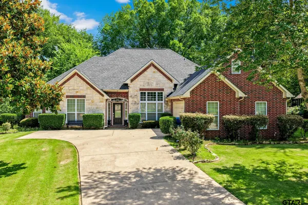 $399,900 | 910 Holly Hill Lane, Mount Pleasant, TX 75455
