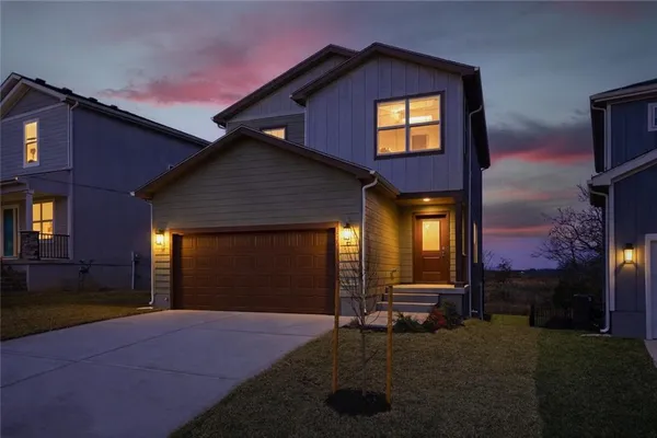 $425,000 | 706 Glenn Circle, Raymore, MO 64083
