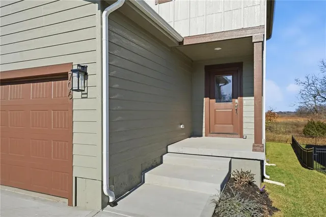 $425,000 | 706 Glenn Circle, Raymore, MO 64083