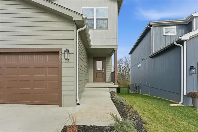 $425,000 | 706 Glenn Circle, Raymore, MO 64083