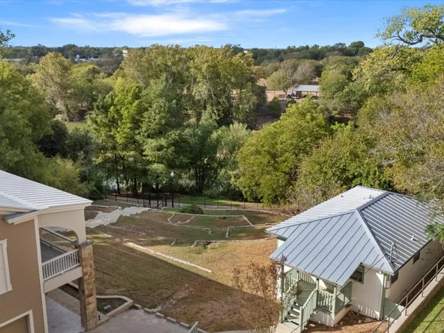 $1,750,000 | 802 Main Street, Bastrop, TX 78602