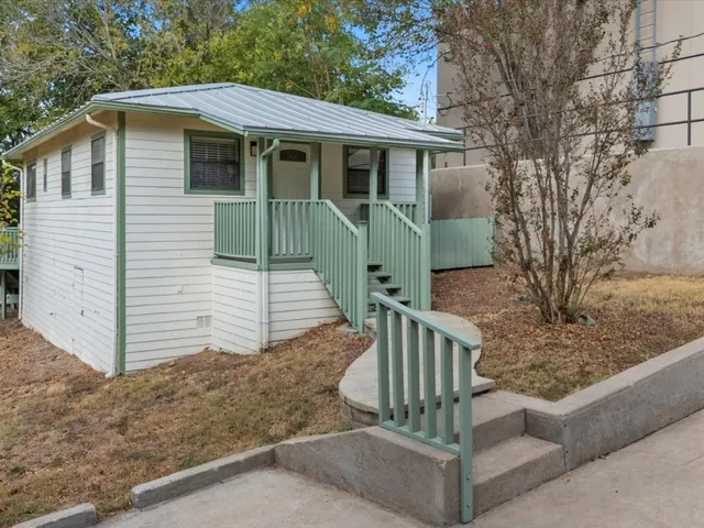 $1,750,000 | 802 Main Street, Bastrop, TX 78602