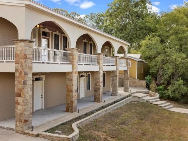 $1,750,000 | 802 Main Street, Bastrop, TX 78602