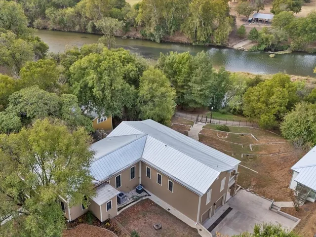 $1,750,000 | 802 Main Street, Bastrop, TX 78602
