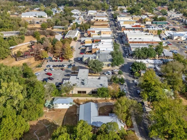 $1,750,000 | 802 Main Street, Bastrop, TX 78602