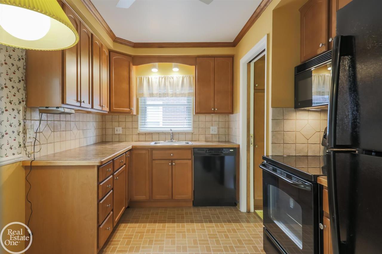 444 Moross Road Grosse Pointe, MI 48236 - Photo 6 of 22 50055925-5.JPG