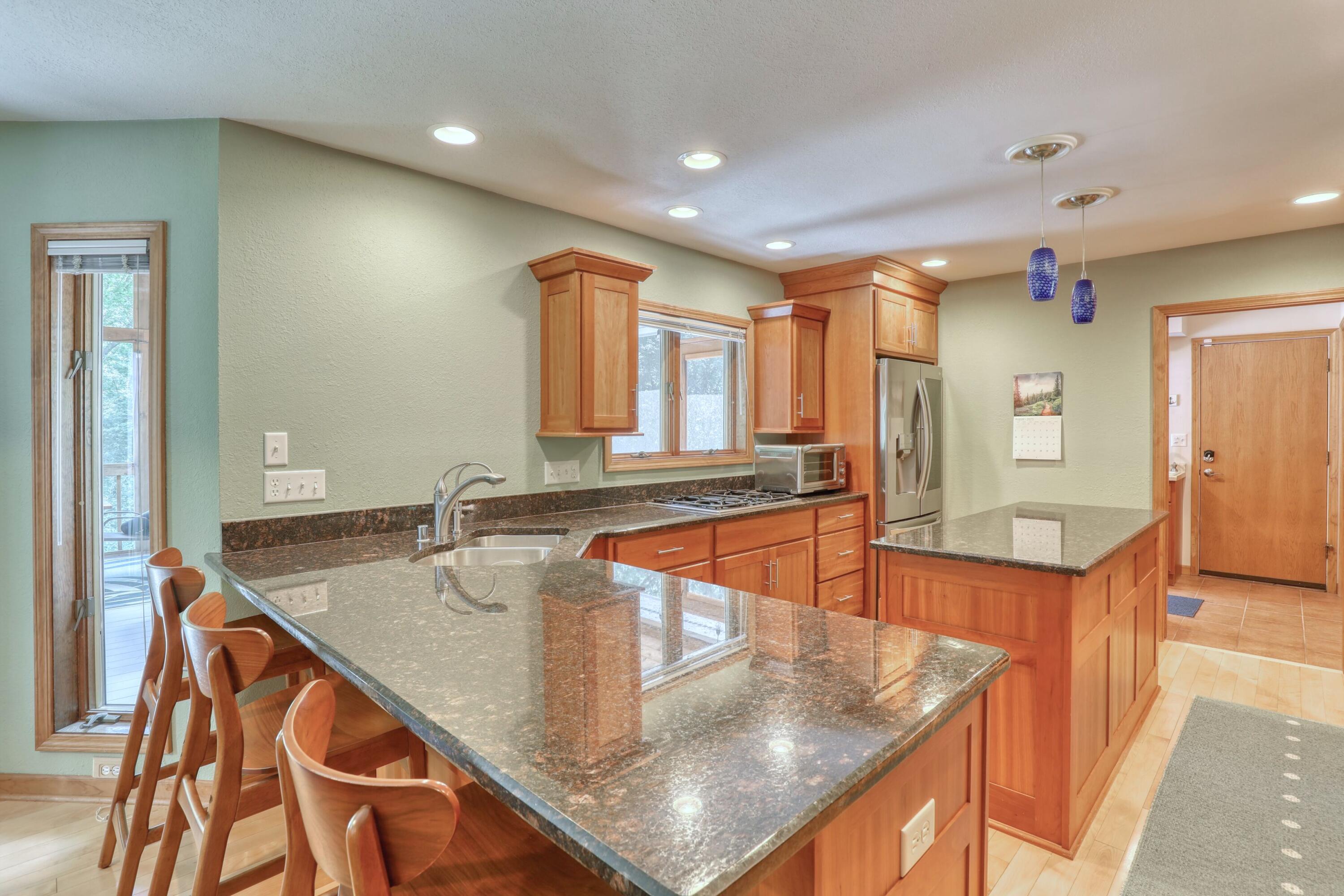 1248 North Lost Woods Road Summit, WI 53066 - Photo 9 of 62 Kitchen