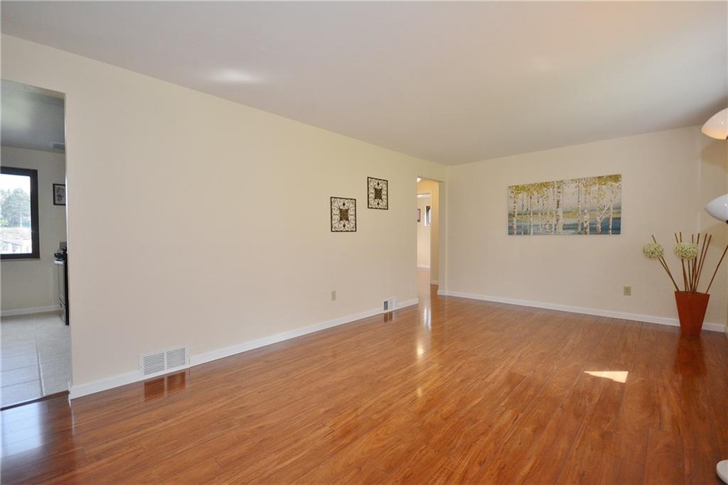 161 Limerick Road Wexford, PA 15090 - Photo 3 of 25 Living room
