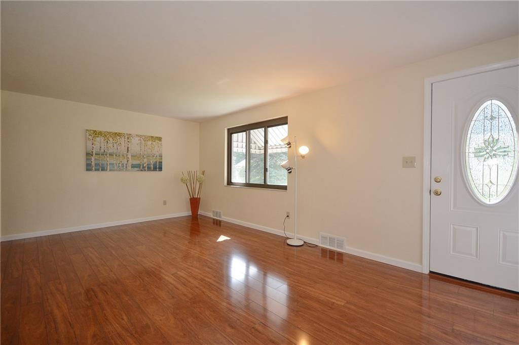 161 Limerick Road Wexford, PA 15090 - Photo 5 of 25 Living room