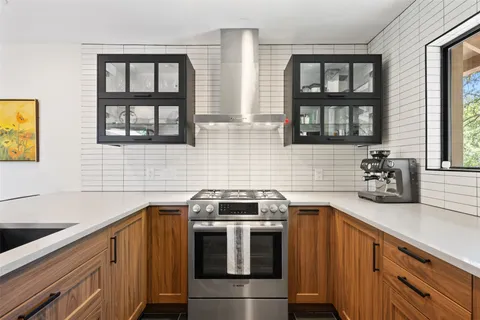 $699,500 | 1702 Deerfield Drive, Austin, TX 78741
