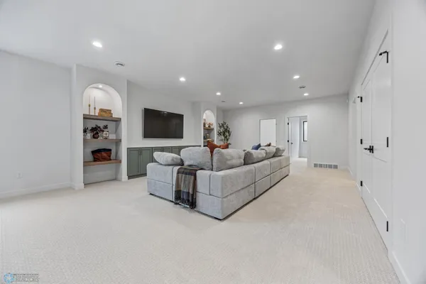 $1,424,900 | 8147 Memory Lane, Horace, ND 58047