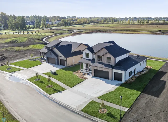 $1,424,900 | 8147 Memory Lane, Horace, ND 58047