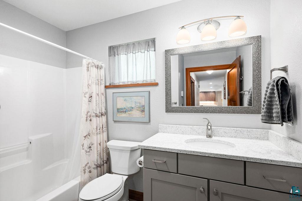 4956 Anderson Road Hermantown, MN 55811 - Photo 10 of 24 Full Main Floor Bath