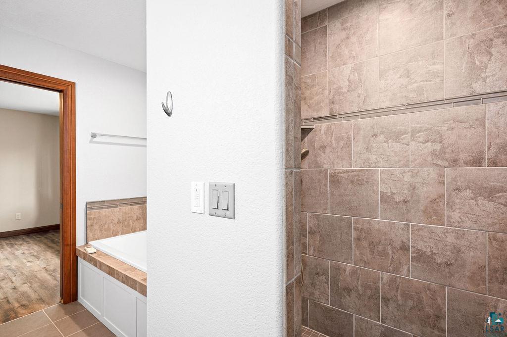 4956 Anderson Road Hermantown, MN 55811 - Photo 14 of 24 Primary Bath