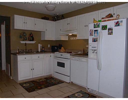 67 Chestnut Road Elkview, WV 25071 - Photo 5 of 16 Kitchen.