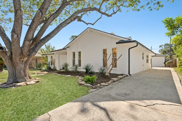 $525,000 | 7631 Westwind Lane, Houston, TX 77071