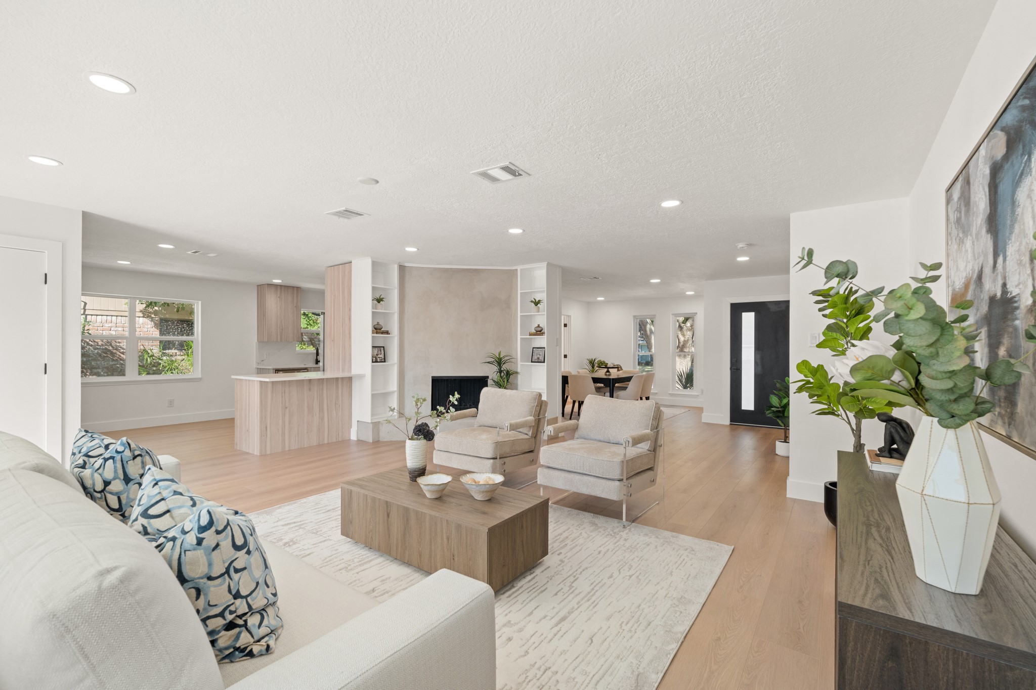 7631 Westwind Lane Houston, TX 77071 - Photo 5 of 21 a living room with furniture potted plant and a chandelier