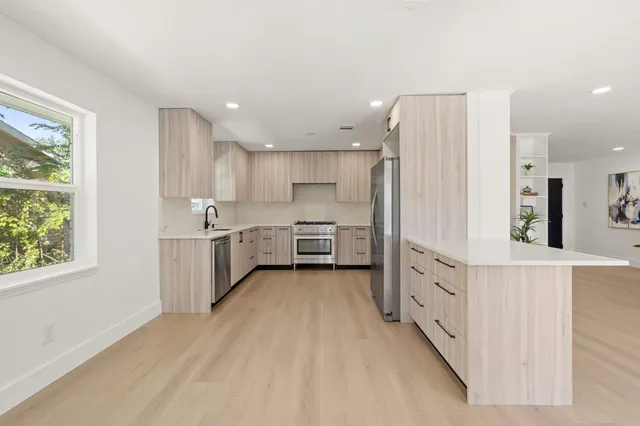 $525,000 | 7631 Westwind Lane, Houston, TX 77071