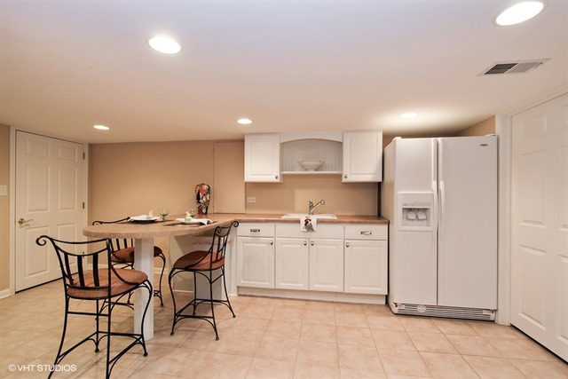 804 Valley Road Lake Forest, IL 60045 - Photo 14 of 25 a kitchen with kitchen island a table and chairs in it