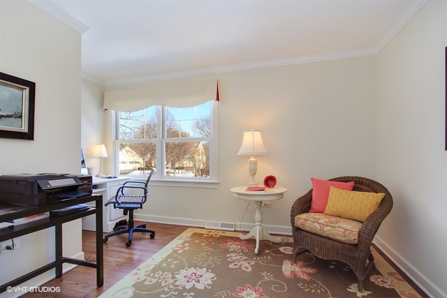 804 Valley Road Lake Forest, IL 60045 - Photo 21 of 25 a living room with furniture and a window