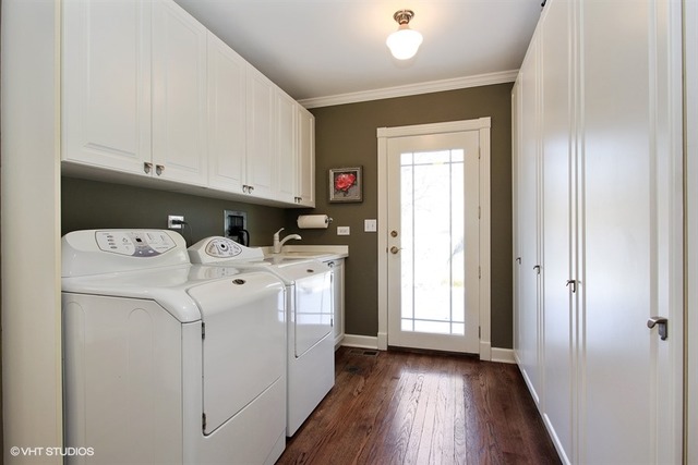 804 Valley Road Lake Forest, IL 60045 - Photo 23 of 25 a utility room with dryer and washer