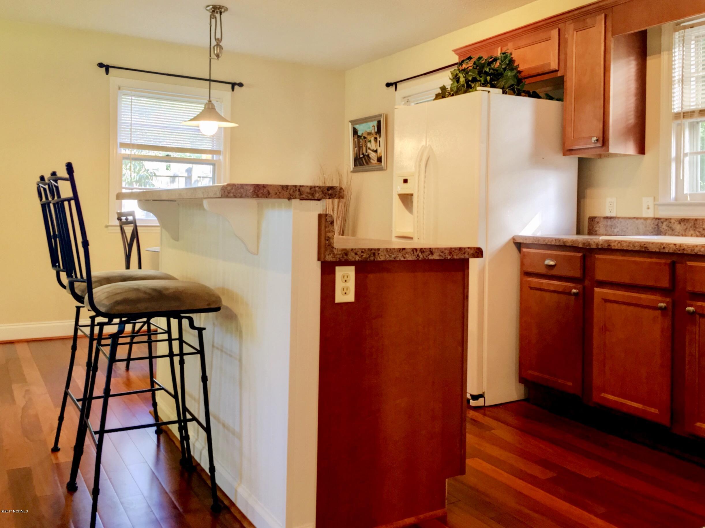 670 Hughes Road Hampstead, NC 28443 - Photo 8 of 29 Kitchen Bar