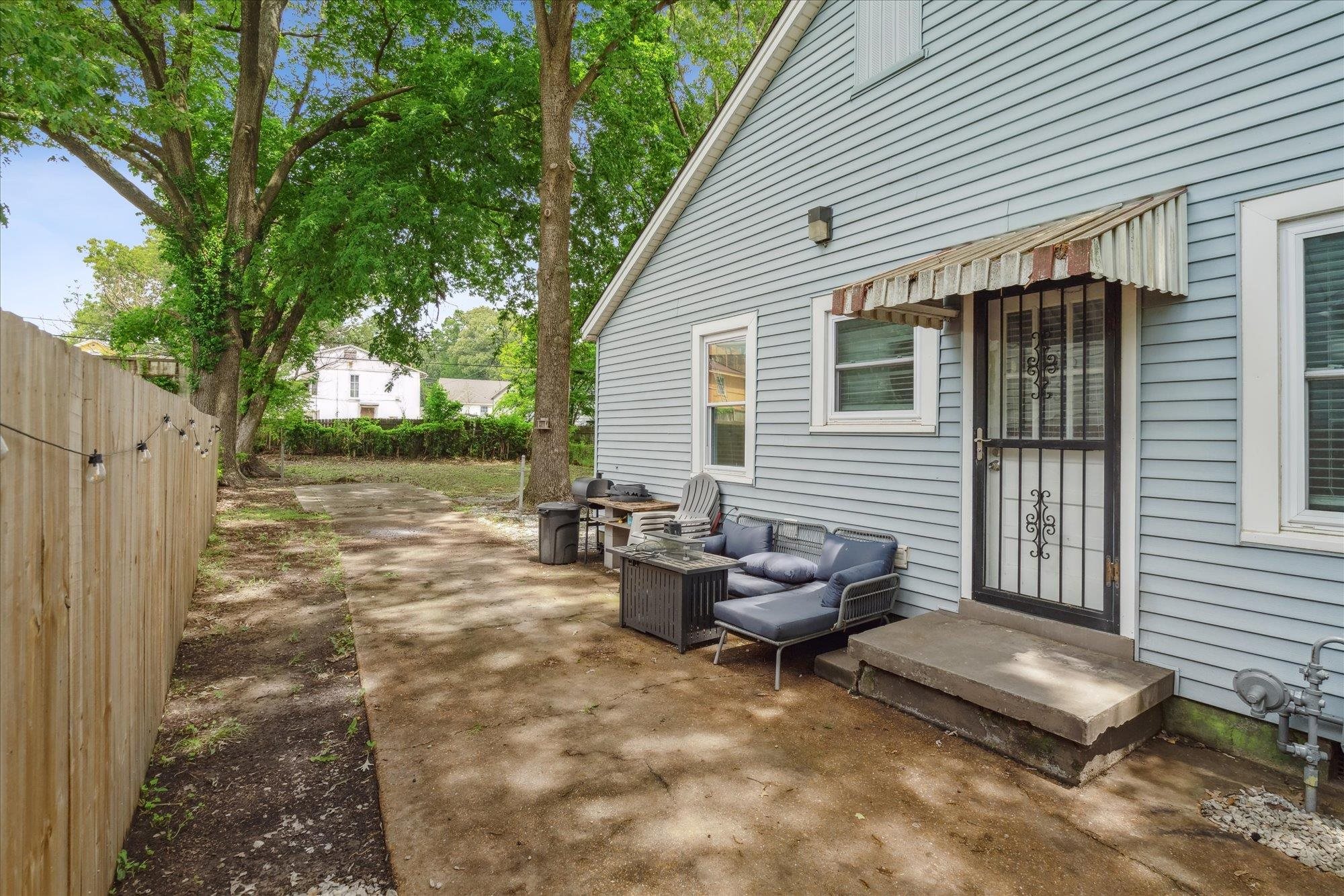 3382 Carrington Road Memphis, TN 38111 - Photo 22 of 26 A place to chill in the back yard!