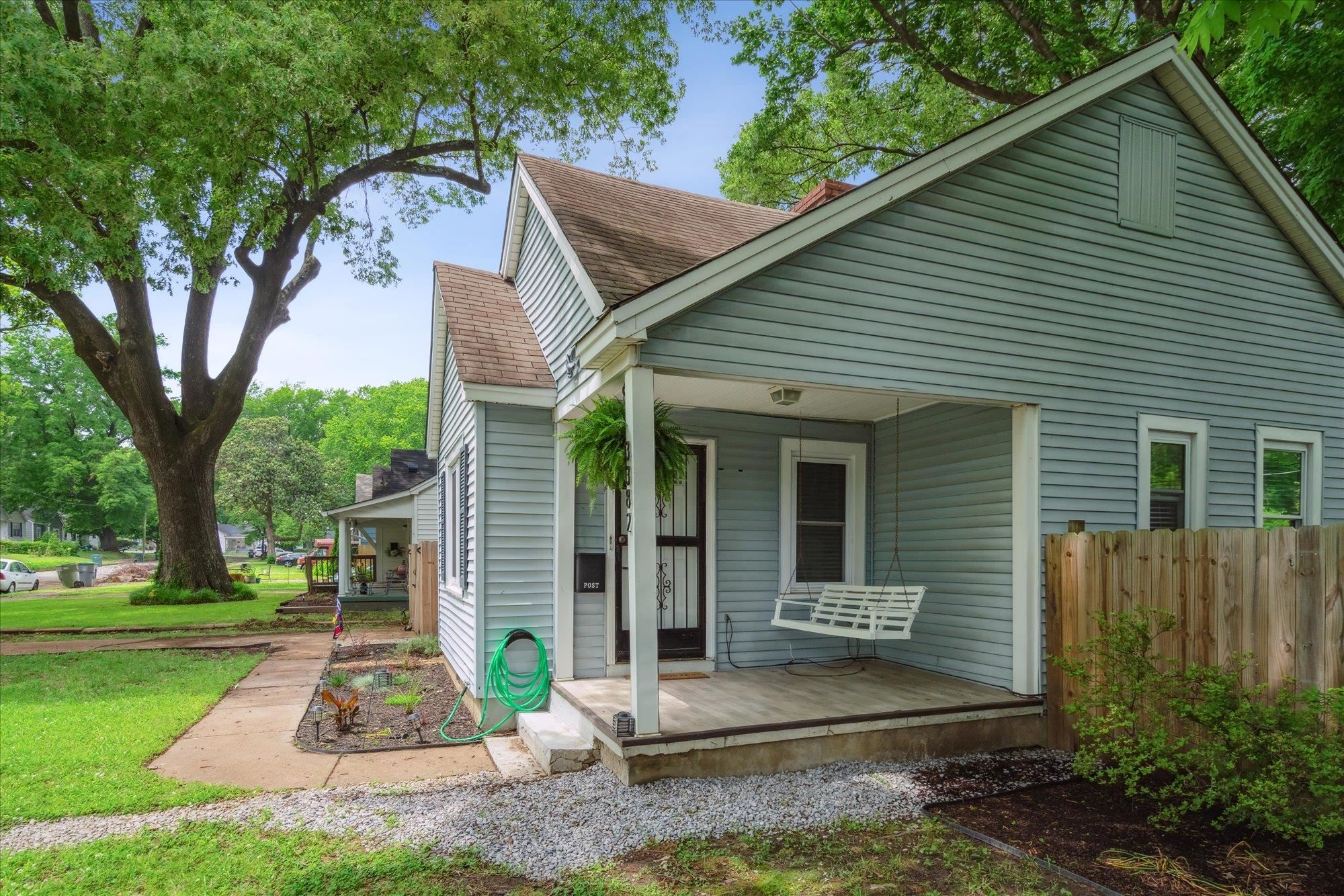 3382 Carrington Road Memphis, TN 38111 - Photo 3 of 26 Enjoy sitting on your porch!