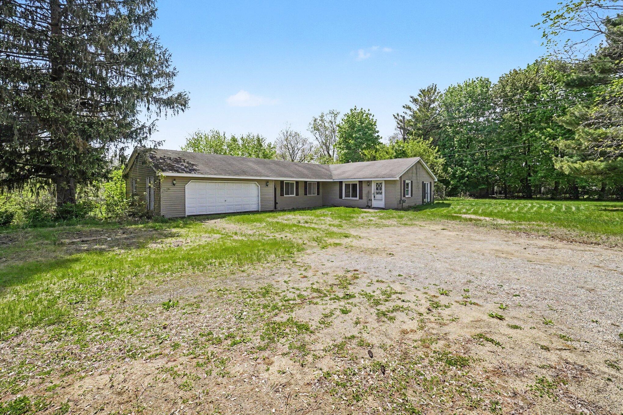 1821 North Lapeer Road Lapeer, MI 48446 - Photo 3 of 17 003_file_1543
