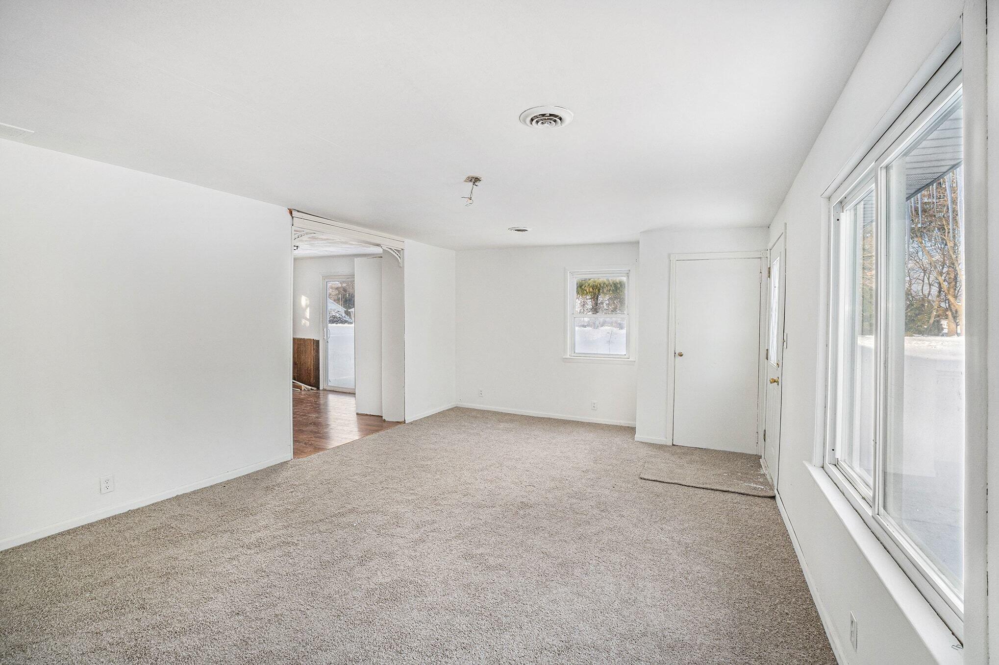 1821 North Lapeer Road Lapeer, MI 48446 - Photo 5 of 29 005_file_8260