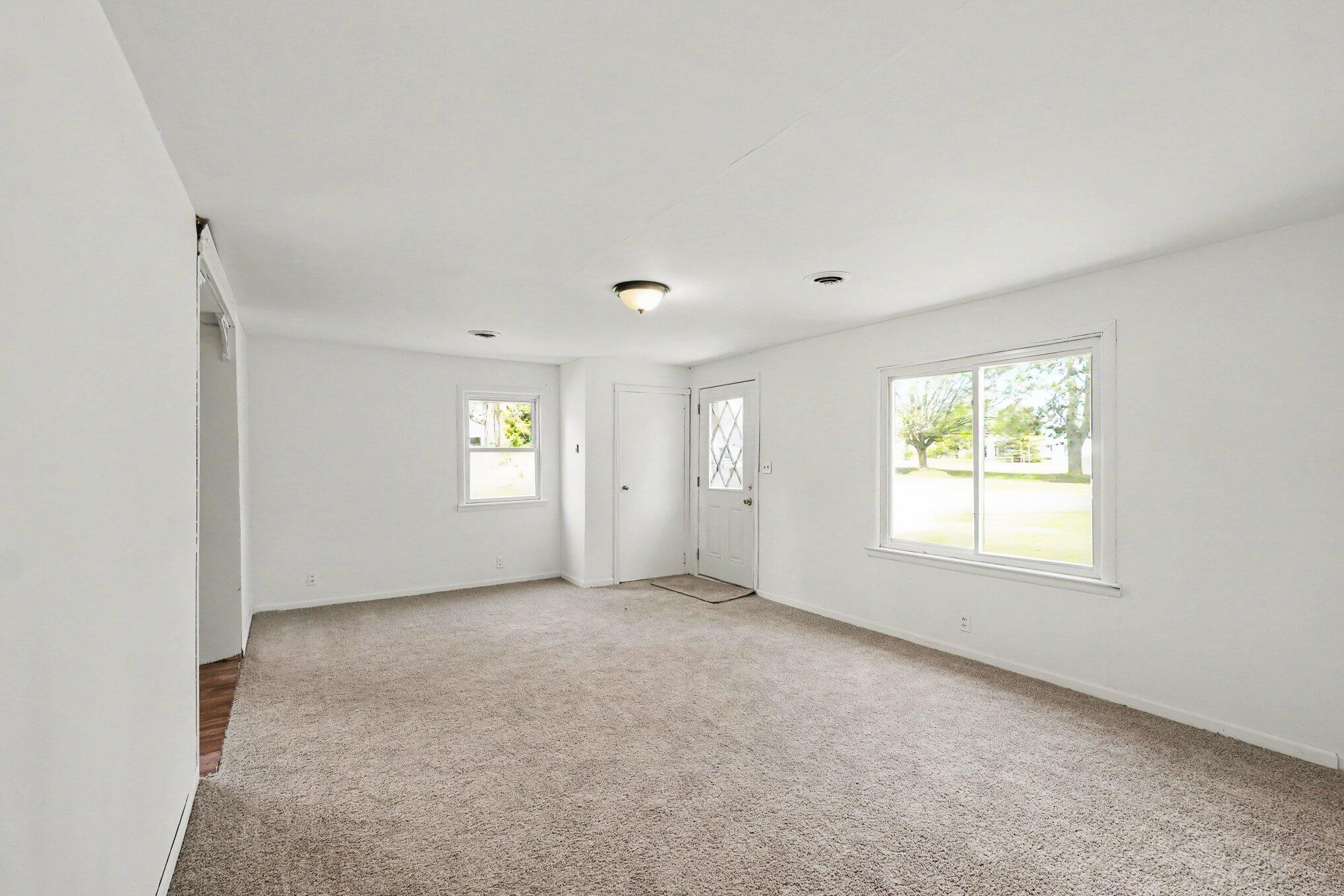 1821 North Lapeer Road Lapeer, MI 48446 - Photo 6 of 17 005_file_1849