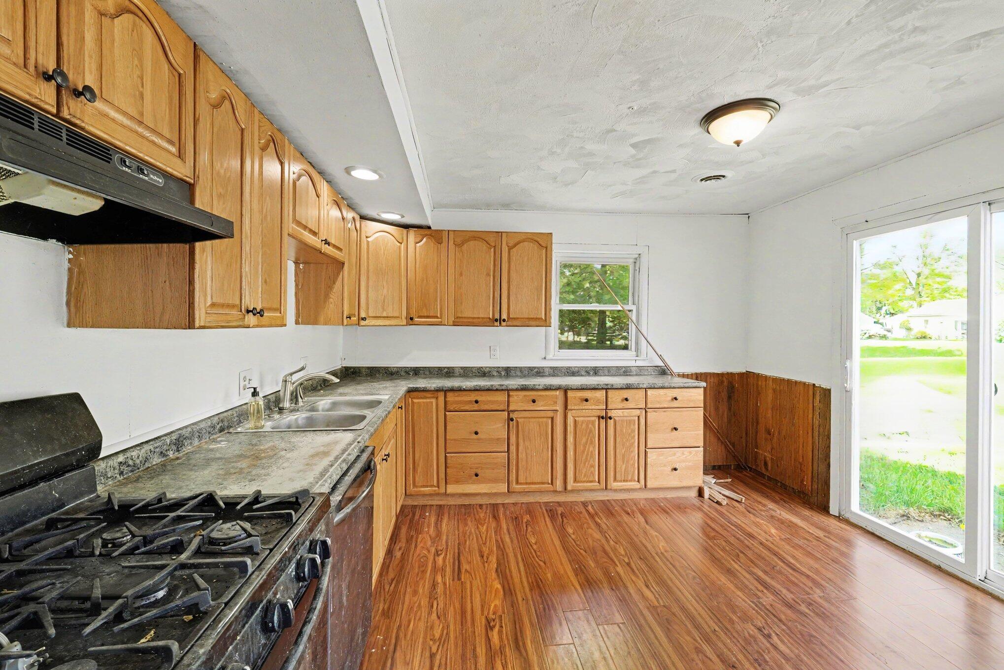 1821 North Lapeer Road Lapeer, MI 48446 - Photo 7 of 17 008_file_4673