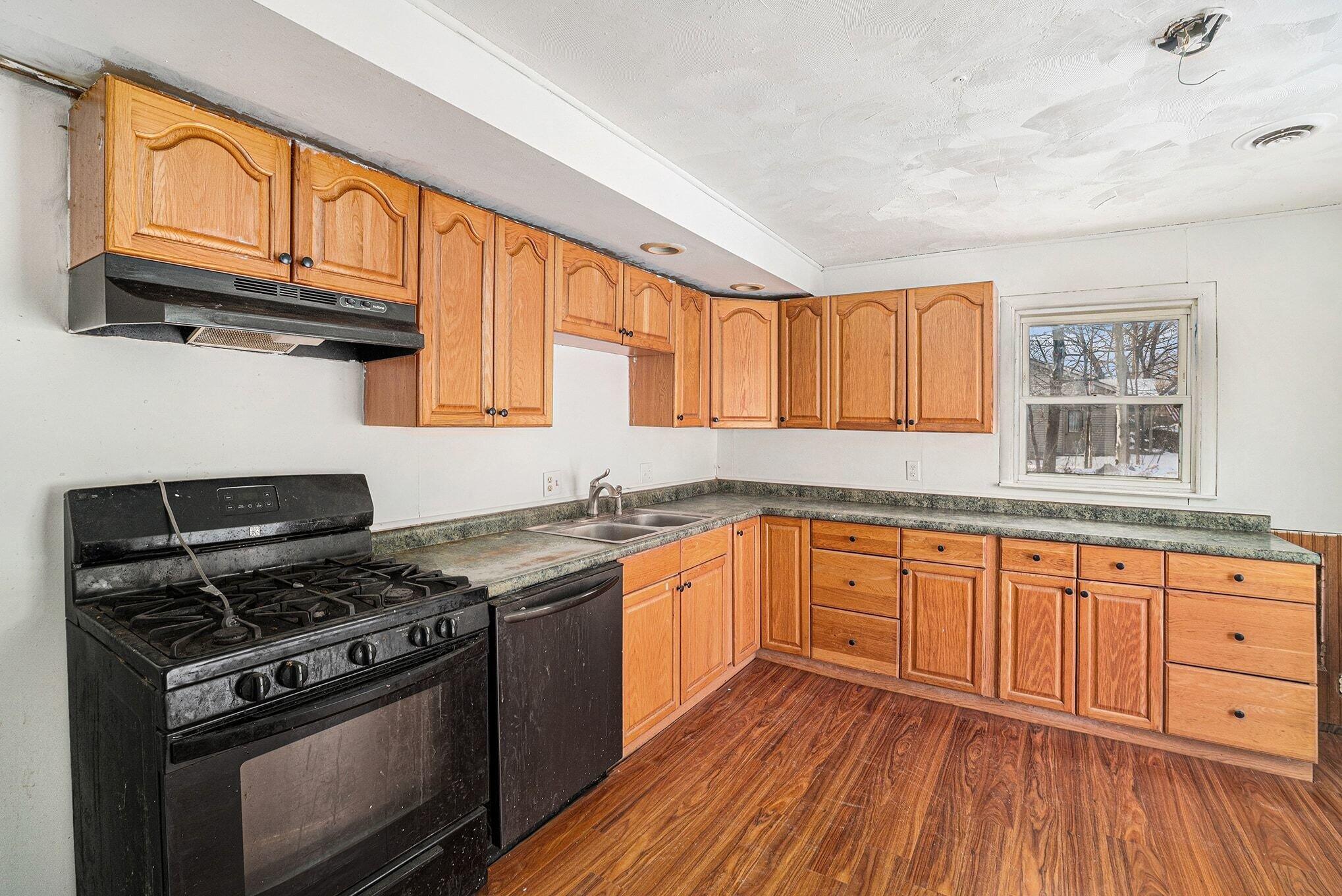 1821 North Lapeer Road Lapeer, MI 48446 - Photo 7 of 29 006_file_7160