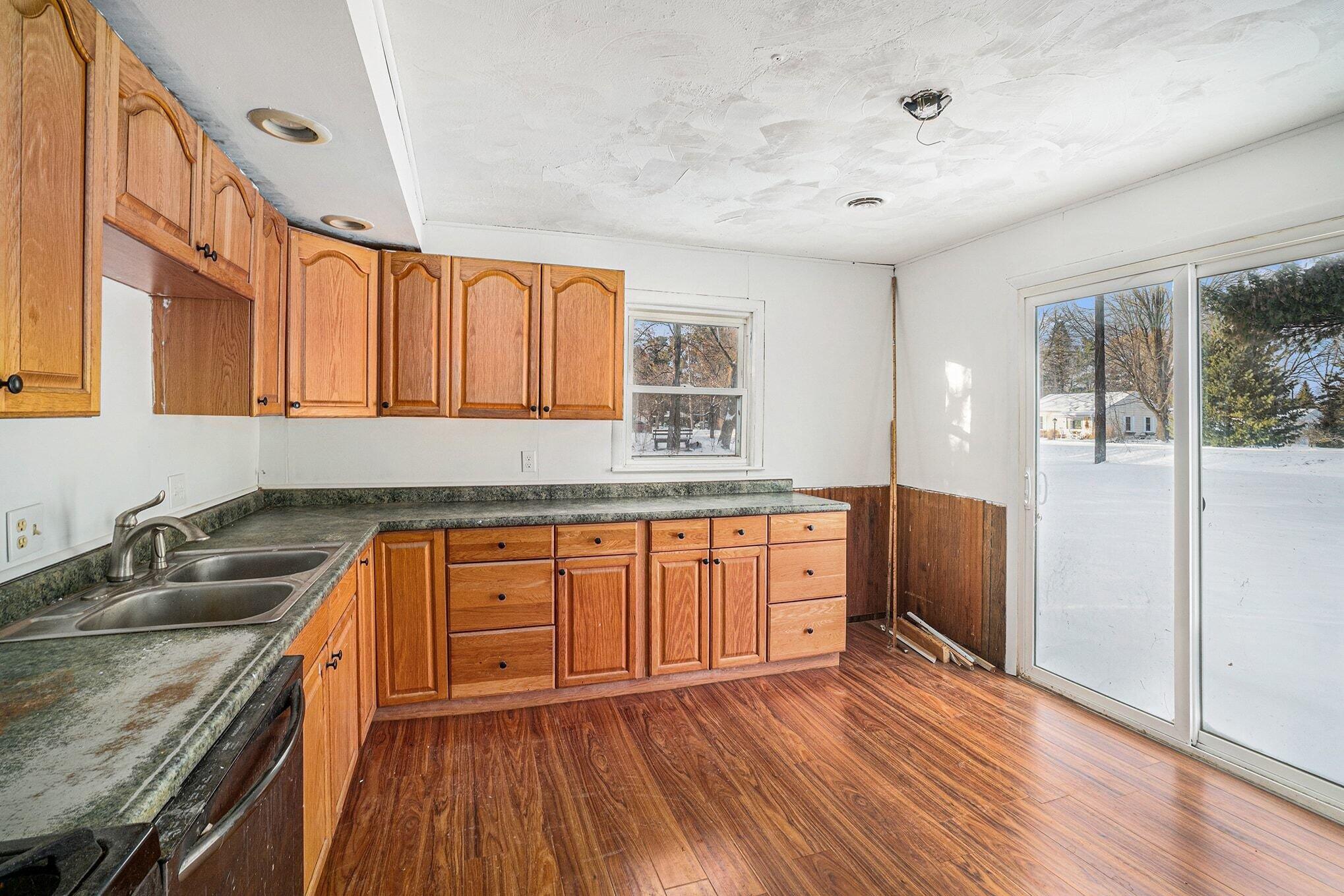 1821 North Lapeer Road Lapeer, MI 48446 - Photo 8 of 29 007_file_9086