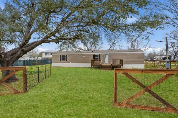 $135,000 | 143 County Road 2414, Hull, TX 77564