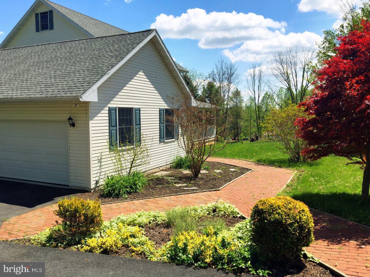 409 Weinsteiger Road Bechtelsville, PA 19505 - Photo 4 of 25 Gallery Image 4
