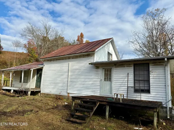 $207,900 | 186 Drinnon Lane, Sneedville, TN 37869